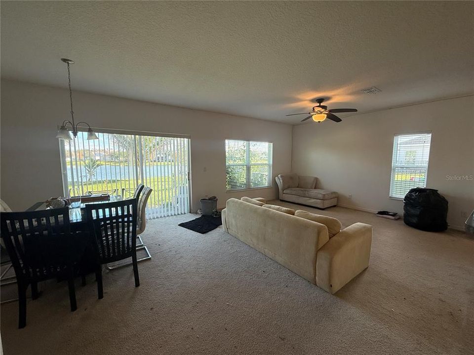 待售: $330,000 (4 贝兹, 2 浴室, 1816 平方英尺)