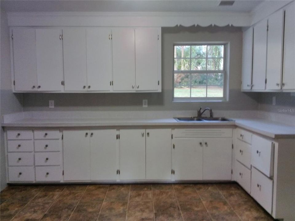 For Sale: $275,000 (2 beds, 2 baths, 1728 Square Feet)