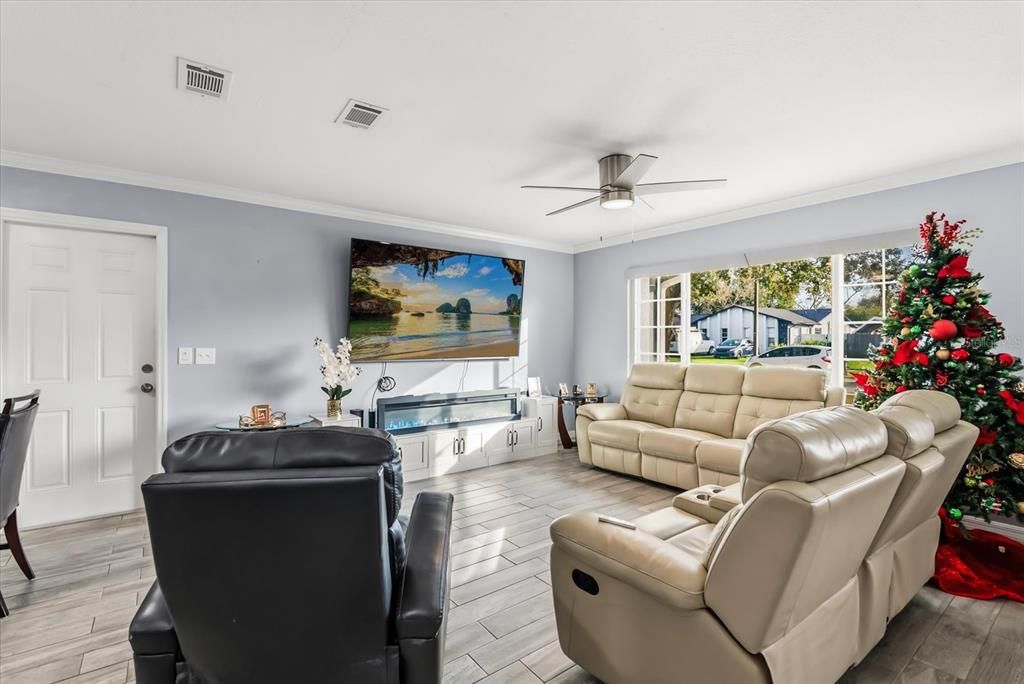 For Sale: $455,000 (3 beds, 2 baths, 1396 Square Feet)