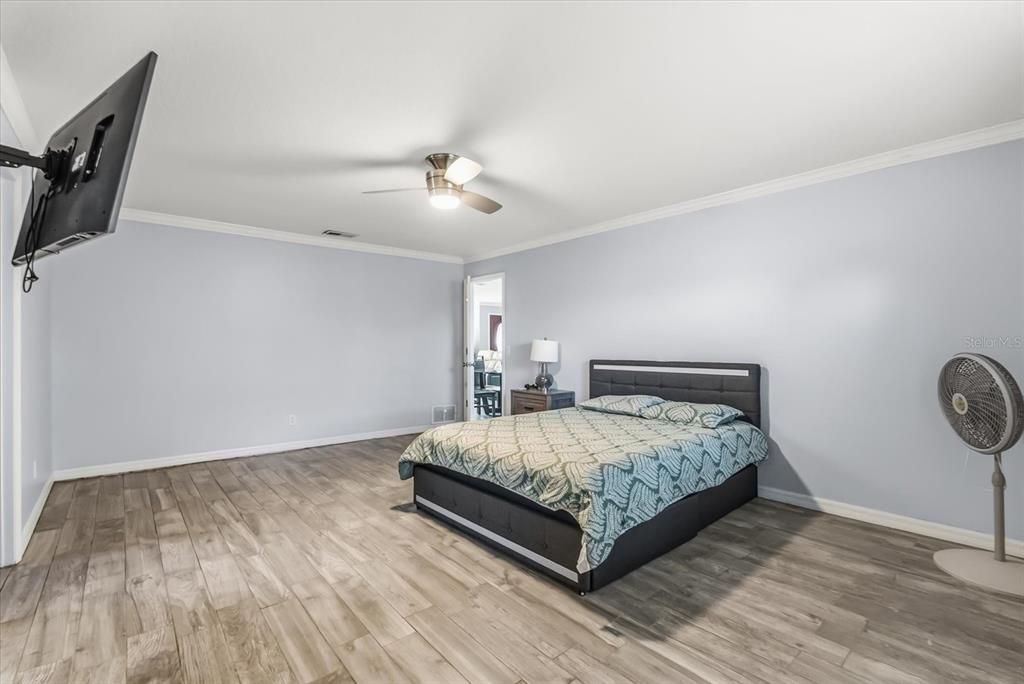 For Sale: $455,000 (3 beds, 2 baths, 1396 Square Feet)