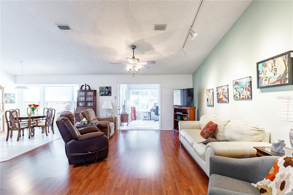 待售: $324,900 (3 贝兹, 2 浴室, 1872 平方英尺)