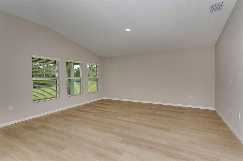 На продажу: $357,781 (4 спален, 2 ванн, 1850 Квадратных фут)