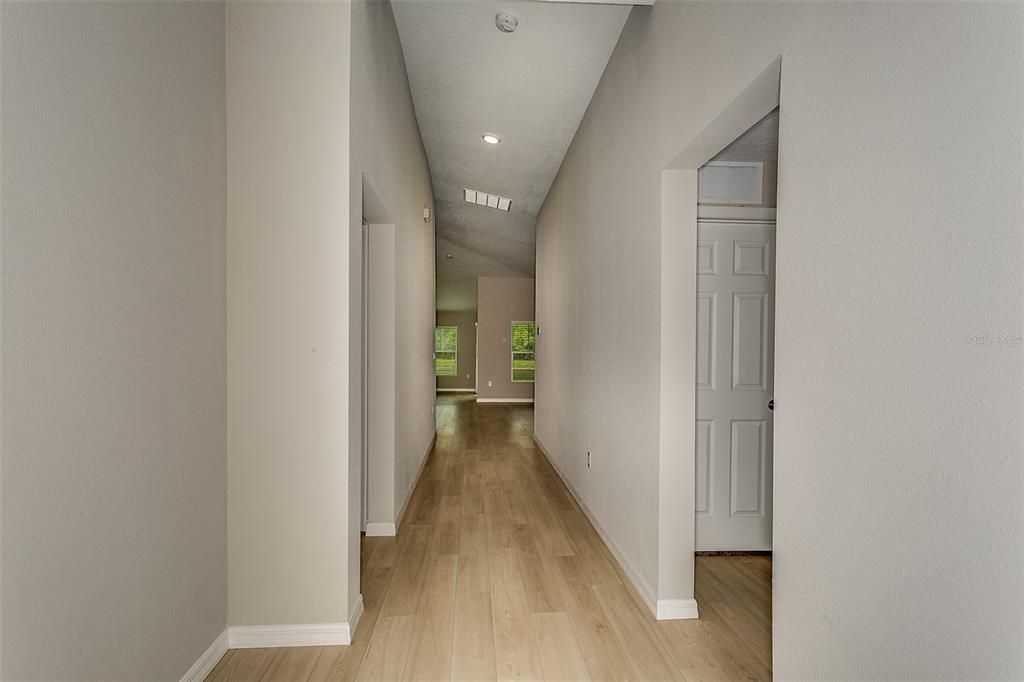 На продажу: $357,781 (4 спален, 2 ванн, 1850 Квадратных фут)