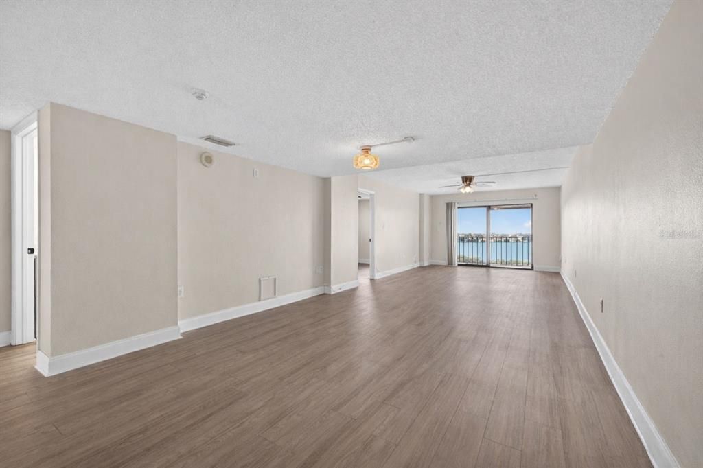 待售: $359,000 (2 贝兹, 2 浴室, 1180 平方英尺)