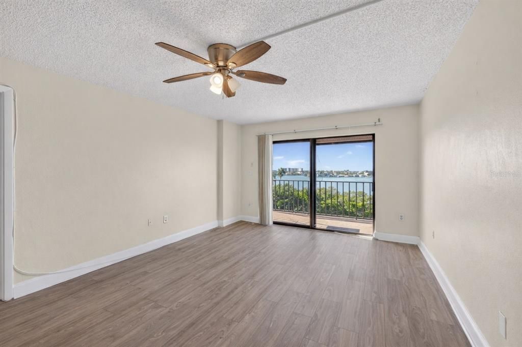 待售: $359,000 (2 贝兹, 2 浴室, 1180 平方英尺)