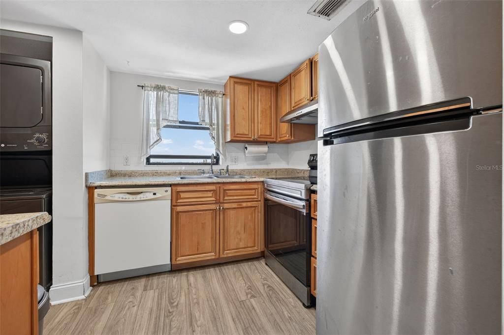 待售: $359,000 (2 贝兹, 2 浴室, 1180 平方英尺)