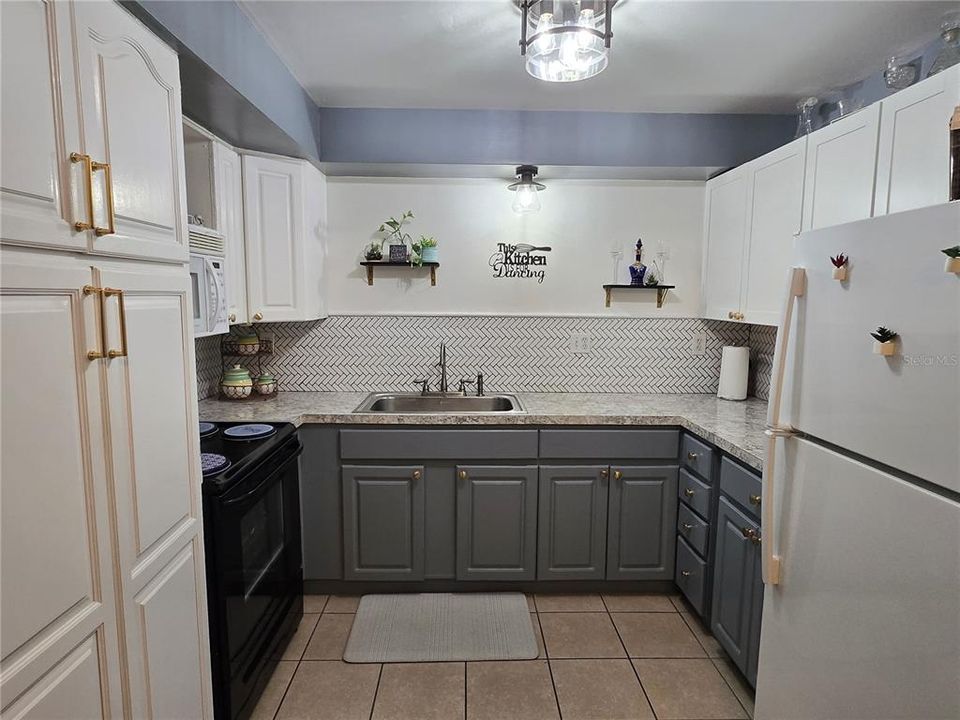 待售: $125,000 (3 贝兹, 2 浴室, 910 平方英尺)