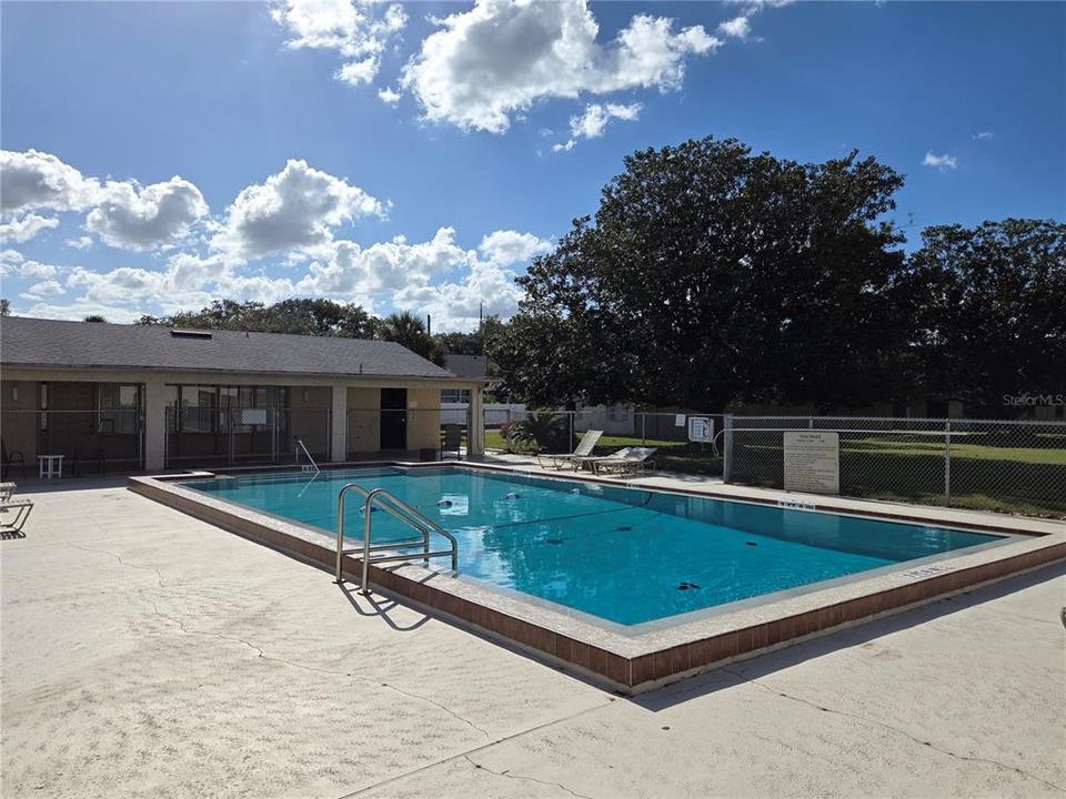 待售: $125,000 (3 贝兹, 2 浴室, 910 平方英尺)