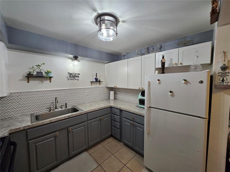 待售: $125,000 (3 贝兹, 2 浴室, 910 平方英尺)