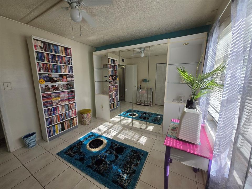 待售: $125,000 (3 贝兹, 2 浴室, 910 平方英尺)