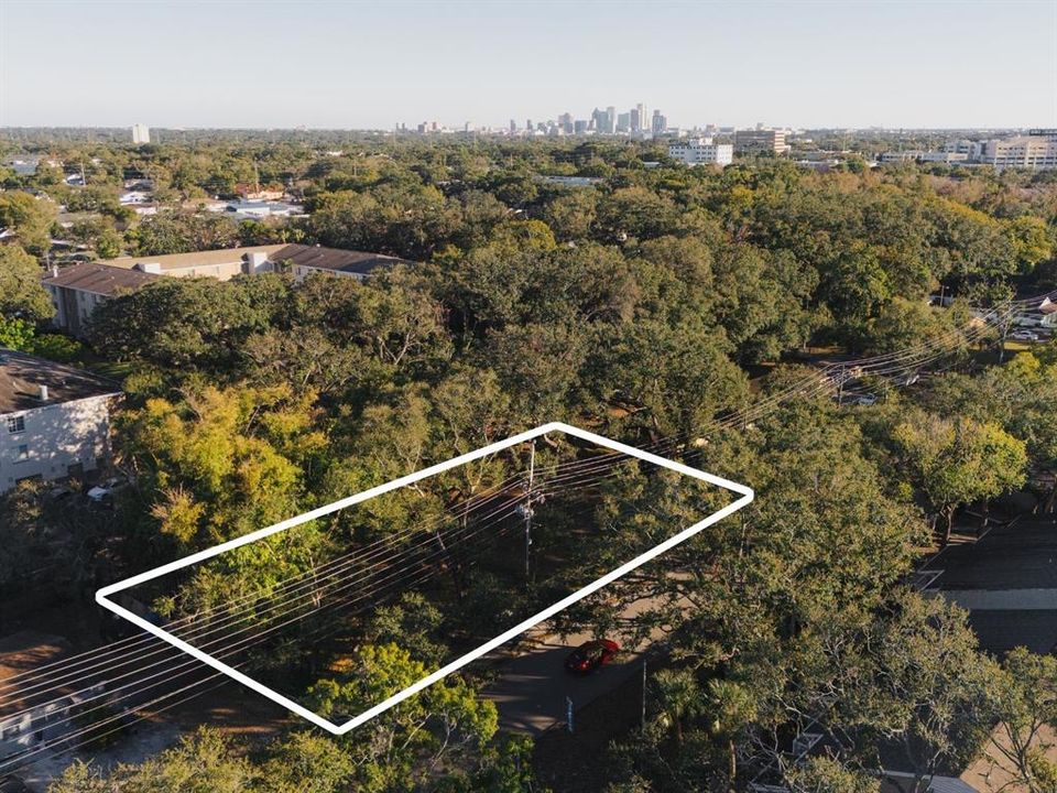 На продажу: $600,000 (0.41 acres)