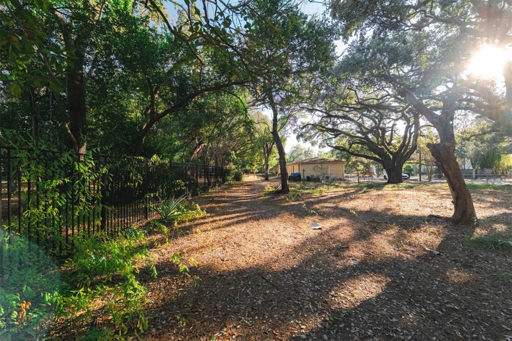 На продажу: $600,000 (0.41 acres)