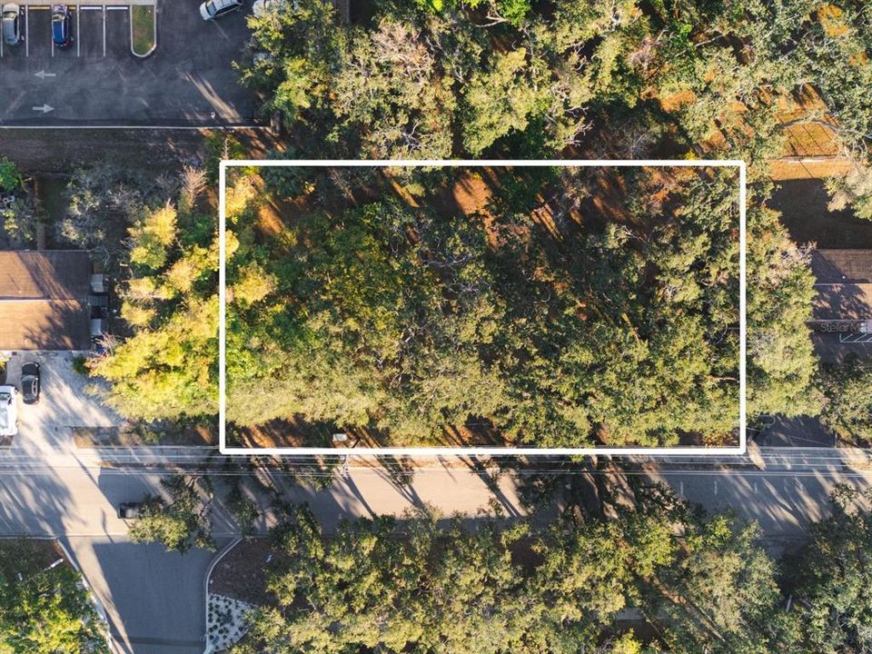 На продажу: $600,000 (0.41 acres)