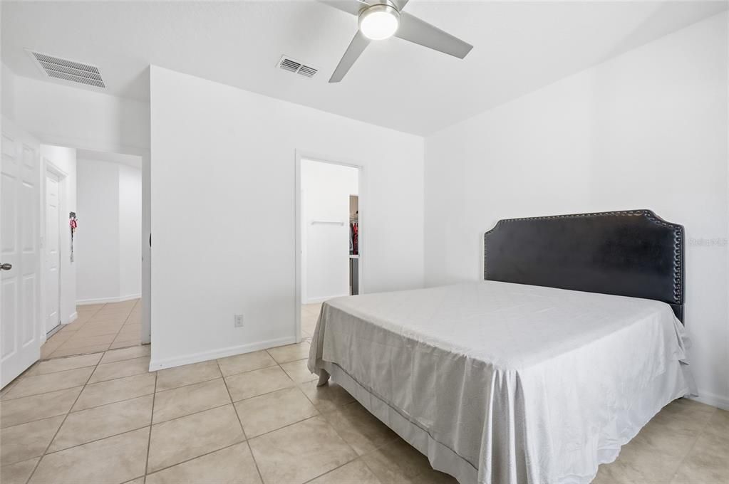 For Sale: $355,000 (4 beds, 2 baths, 1704 Square Feet)