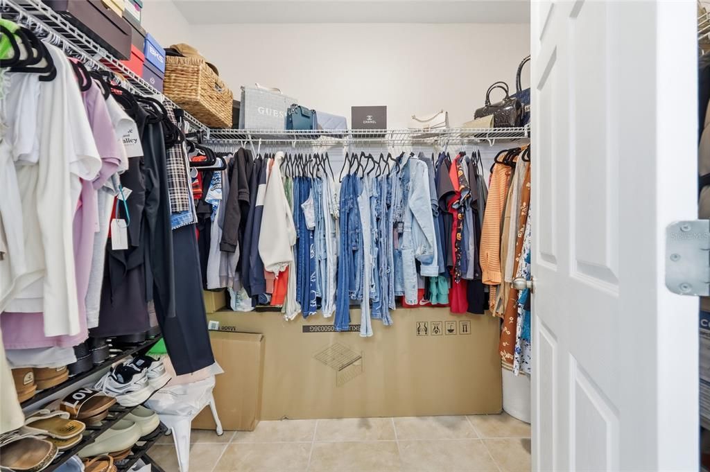 For Sale: $355,000 (4 beds, 2 baths, 1704 Square Feet)