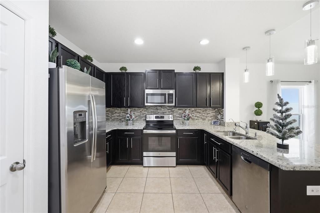 For Sale: $355,000 (4 beds, 2 baths, 1704 Square Feet)