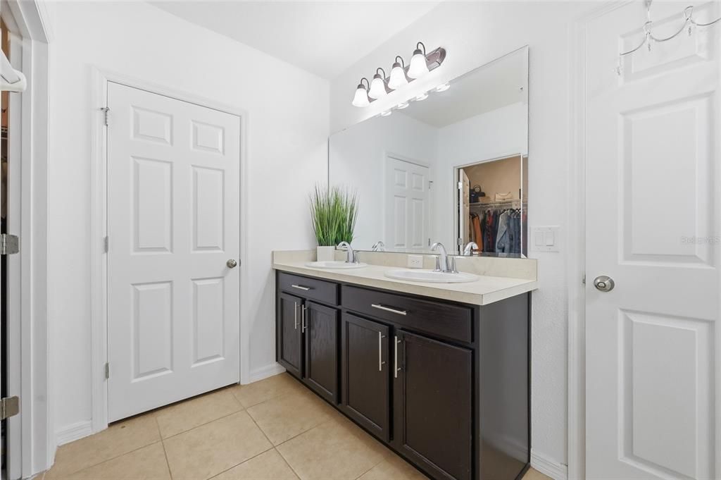 For Sale: $355,000 (4 beds, 2 baths, 1704 Square Feet)