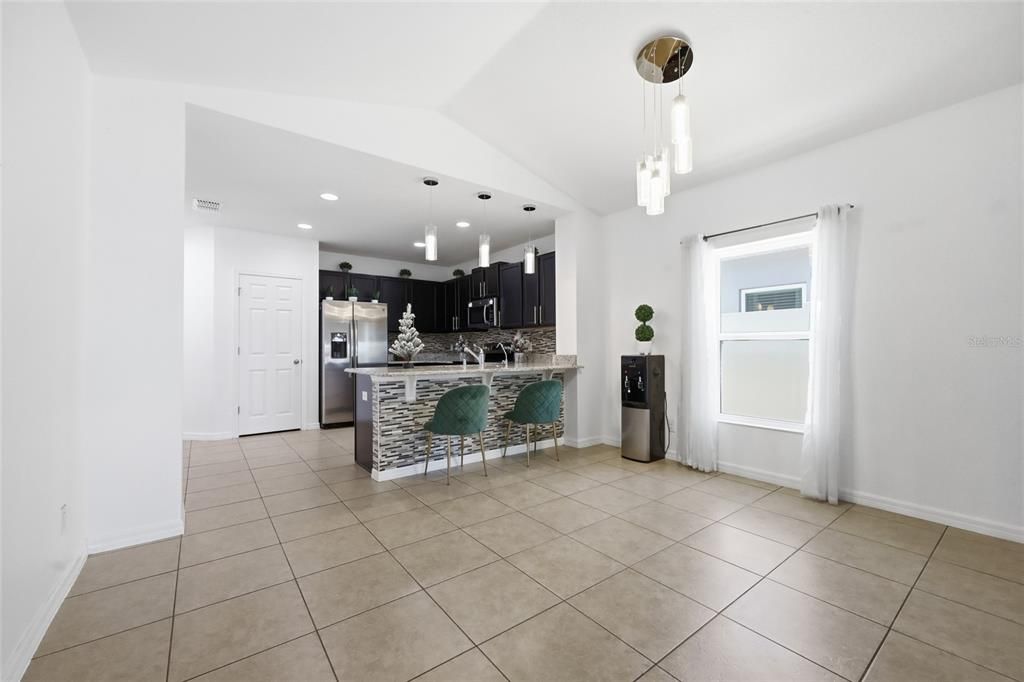 For Sale: $355,000 (4 beds, 2 baths, 1704 Square Feet)