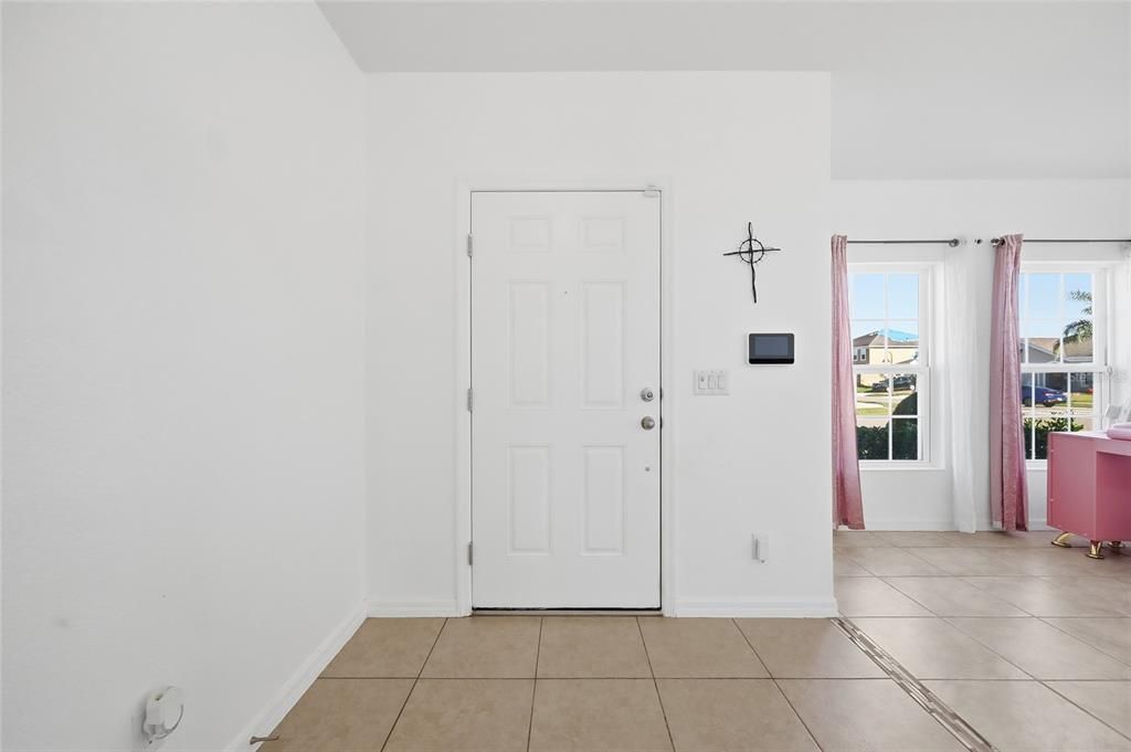 For Sale: $355,000 (4 beds, 2 baths, 1704 Square Feet)