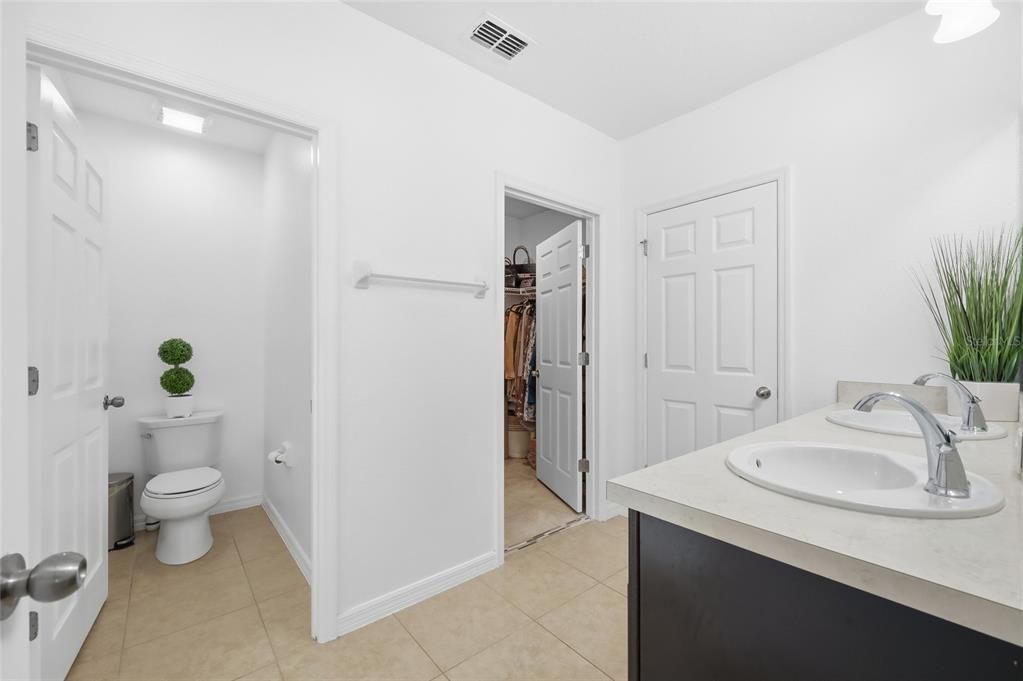 For Sale: $355,000 (4 beds, 2 baths, 1704 Square Feet)