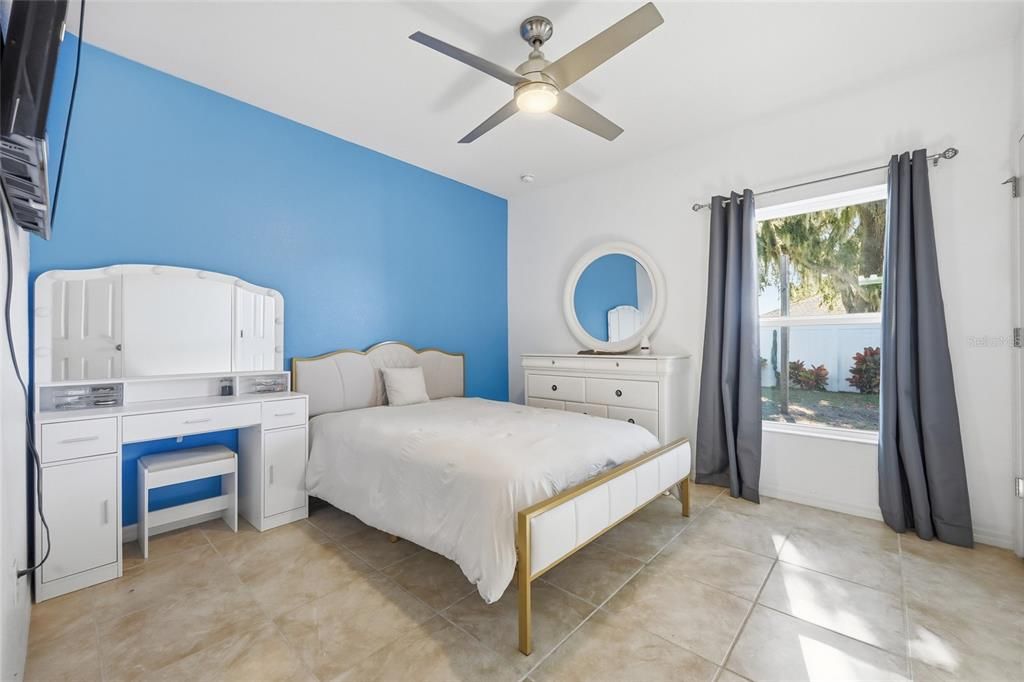 For Sale: $355,000 (4 beds, 2 baths, 1704 Square Feet)