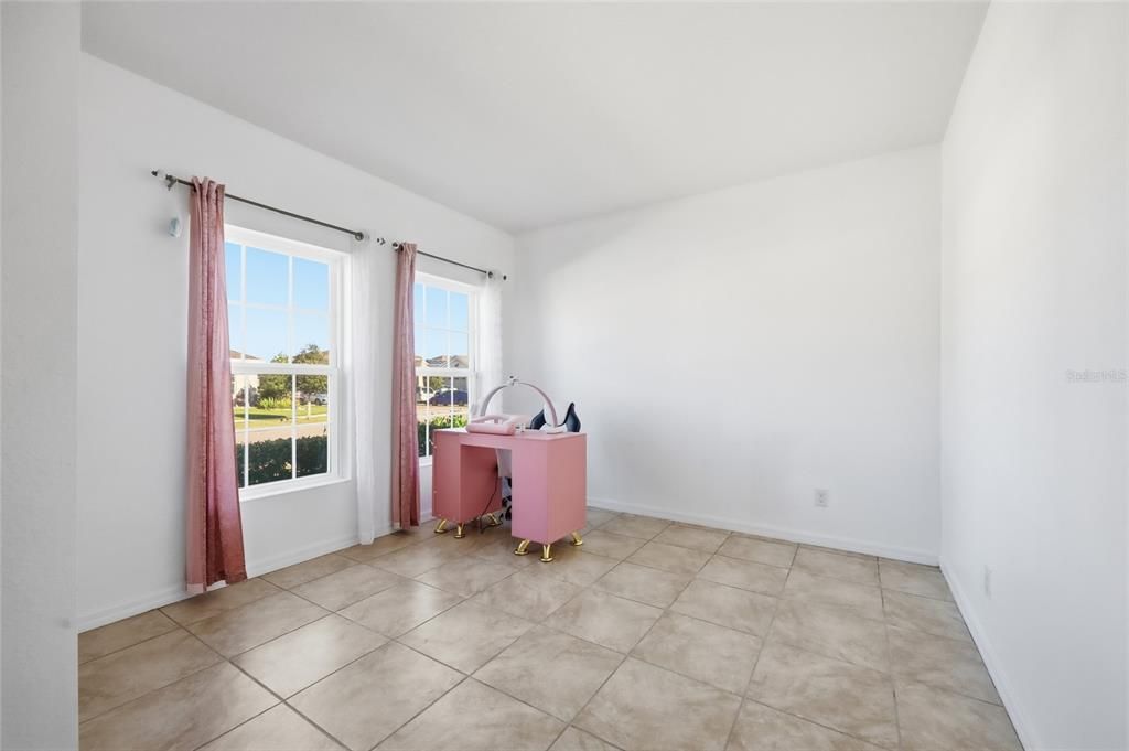 For Sale: $355,000 (4 beds, 2 baths, 1704 Square Feet)