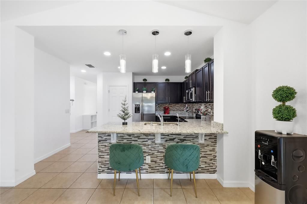 For Sale: $355,000 (4 beds, 2 baths, 1704 Square Feet)