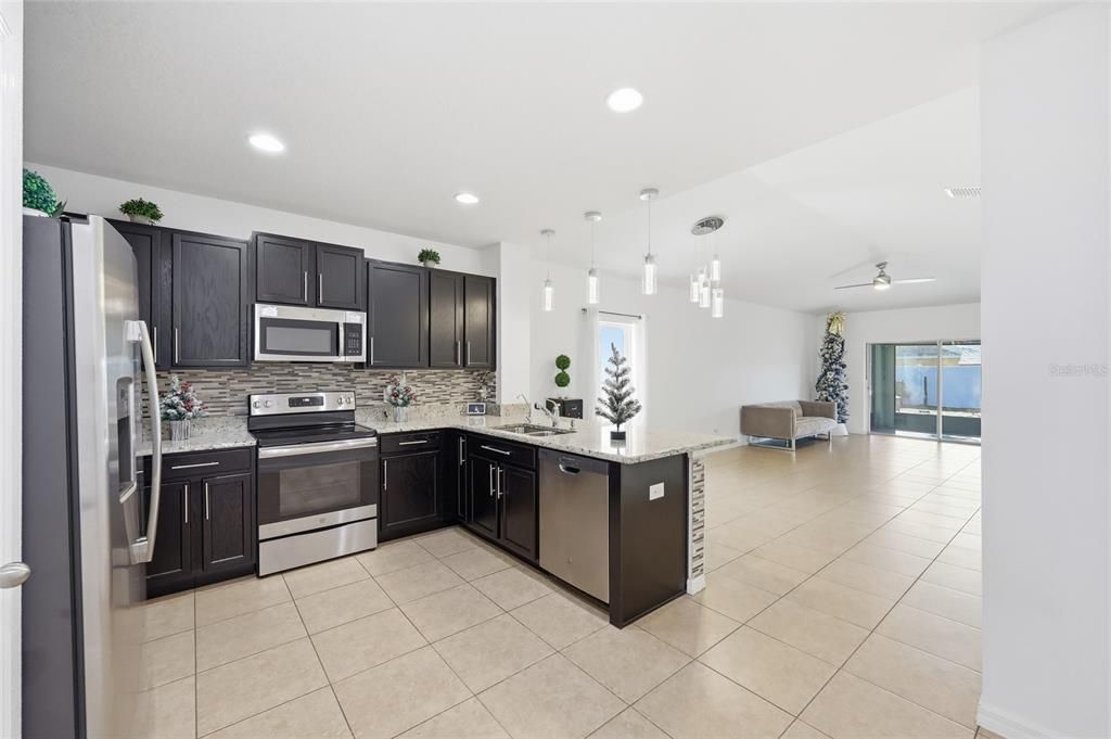 For Sale: $355,000 (4 beds, 2 baths, 1704 Square Feet)