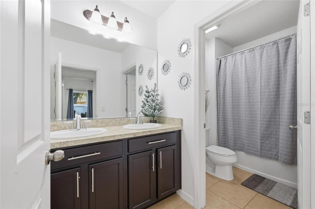 For Sale: $355,000 (4 beds, 2 baths, 1704 Square Feet)