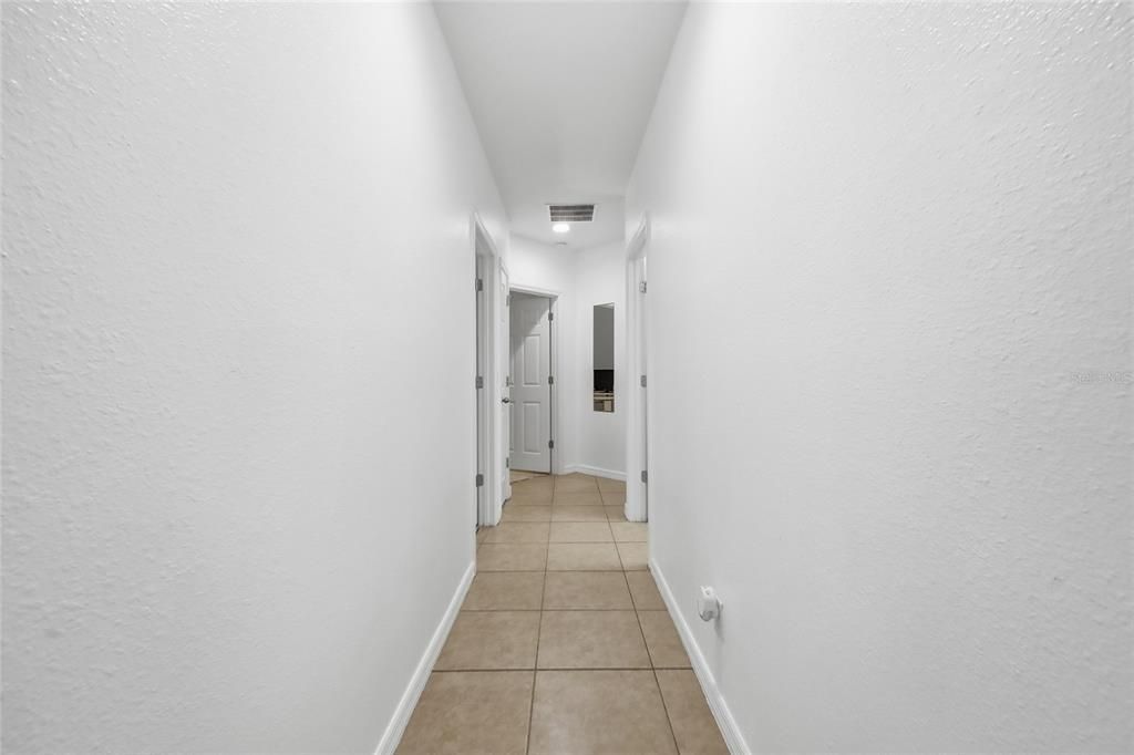 For Sale: $355,000 (4 beds, 2 baths, 1704 Square Feet)