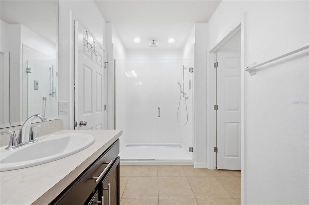 For Sale: $355,000 (4 beds, 2 baths, 1704 Square Feet)