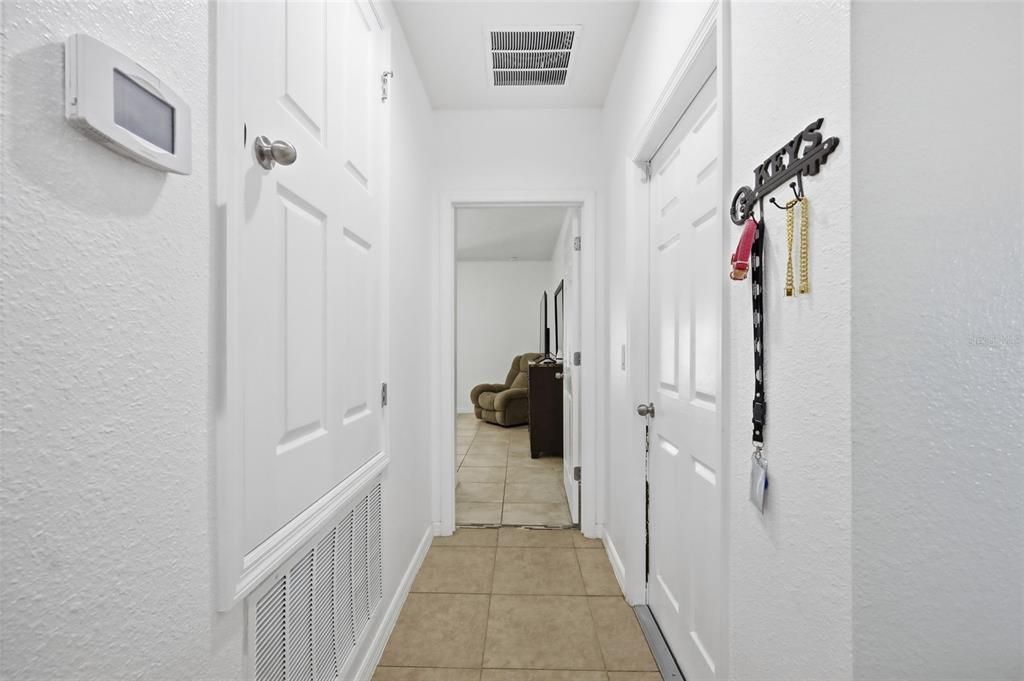 For Sale: $355,000 (4 beds, 2 baths, 1704 Square Feet)