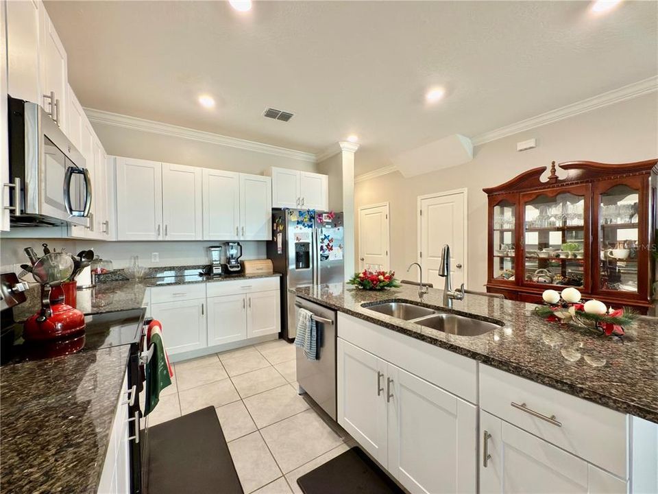 For Sale: $299,000 (3 beds, 2 baths, 1760 Square Feet)