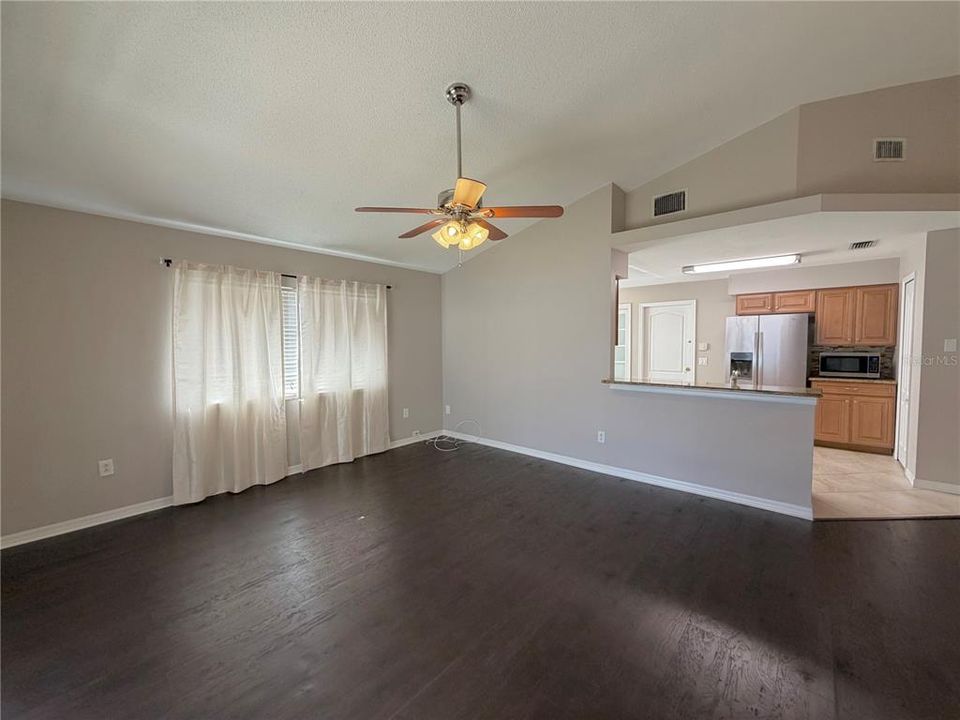 En Renta: $2,600 (3 camas, 2 baños, 1569 Pies cuadrados)