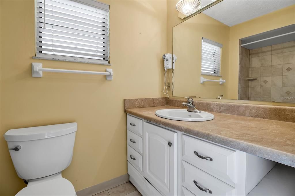 На продажу: $155,000 (2 спален, 2 ванн, 1222 Квадратных фут)