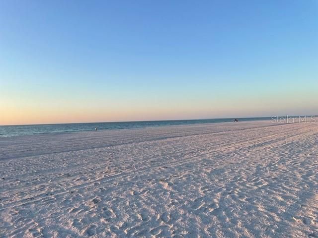 For Sale: $869,000 (2 beds, 2 baths, 1387 Square Feet)