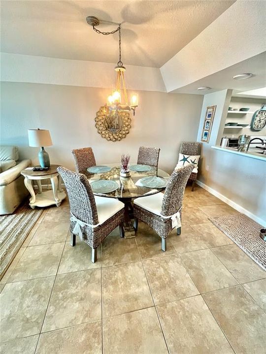 For Sale: $869,000 (2 beds, 2 baths, 1387 Square Feet)