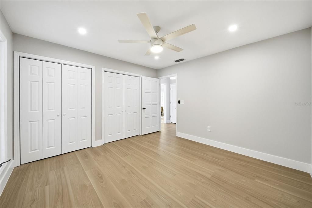 For Sale: $550,000 (4 beds, 2 baths, 2369 Square Feet)