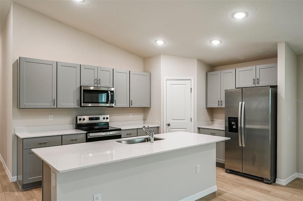 Active With Contract: $380,120 (4 beds, 3 baths, 2292 Square Feet)