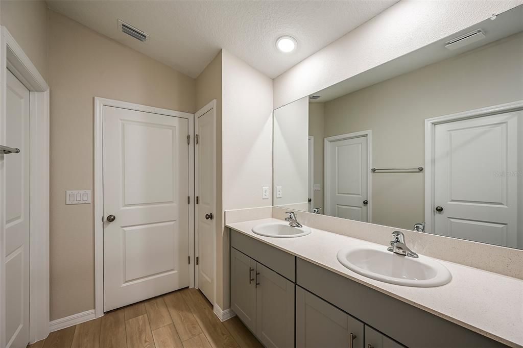 Active With Contract: $380,120 (4 beds, 3 baths, 2292 Square Feet)