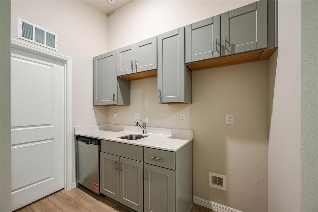 Active With Contract: $380,120 (4 beds, 3 baths, 2292 Square Feet)