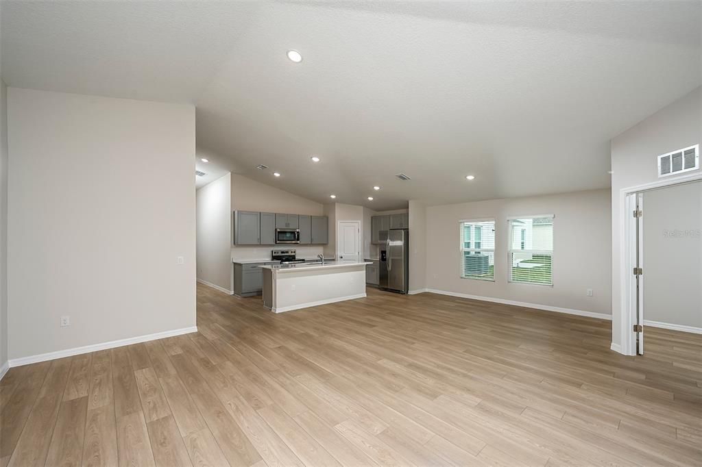 Active With Contract: $380,120 (4 beds, 3 baths, 2292 Square Feet)