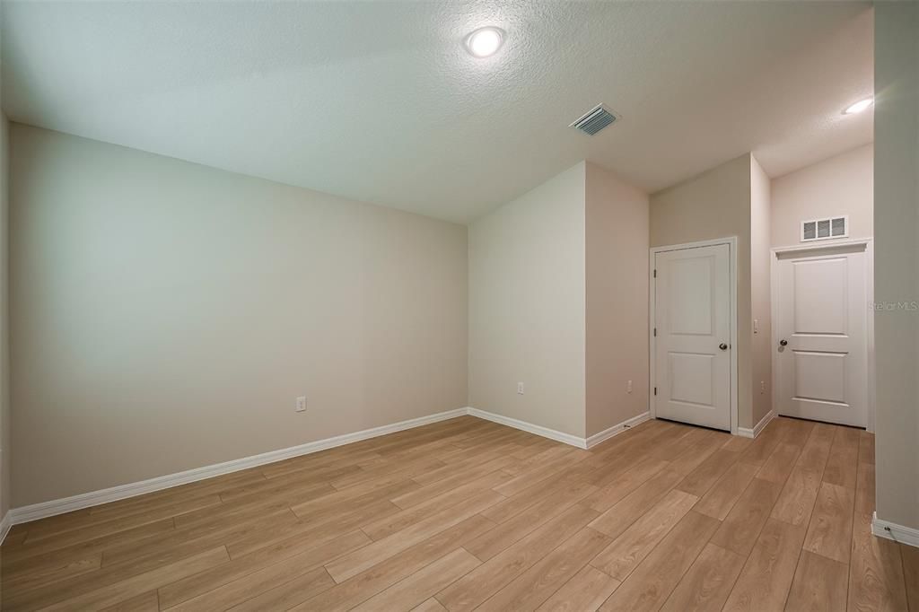 Active With Contract: $380,120 (4 beds, 3 baths, 2292 Square Feet)