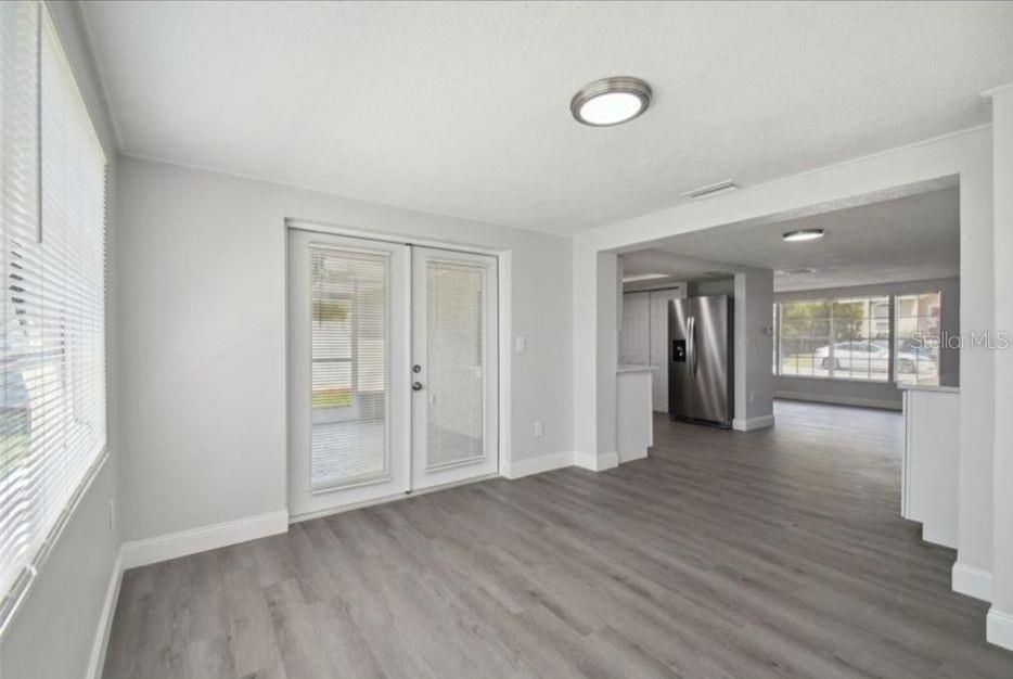 出租: $2,000 (3 贝兹, 2 浴室, 1068 平方英尺)