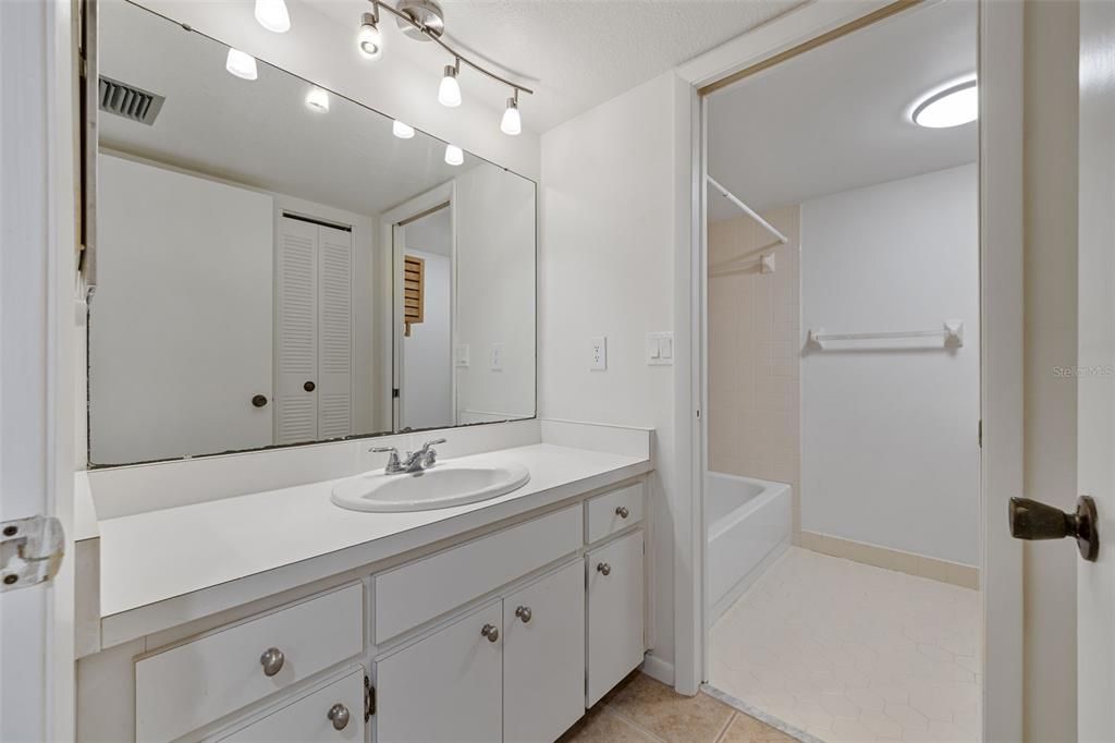 En Venta: $255,000 (2 camas, 2 baños, 1440 Pies cuadrados)