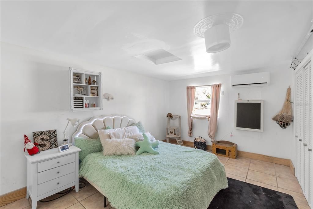 For Sale: $425,000 (2 beds, 2 baths, 1246 Square Feet)