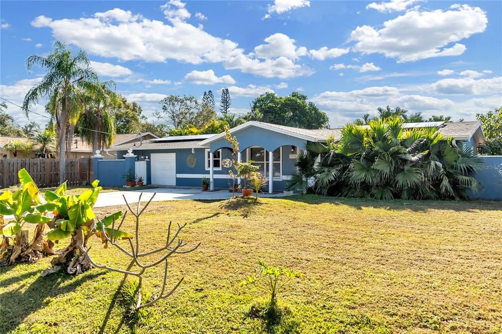 For Sale: $425,000 (2 beds, 2 baths, 1246 Square Feet)