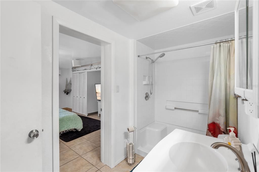 For Sale: $425,000 (2 beds, 2 baths, 1246 Square Feet)