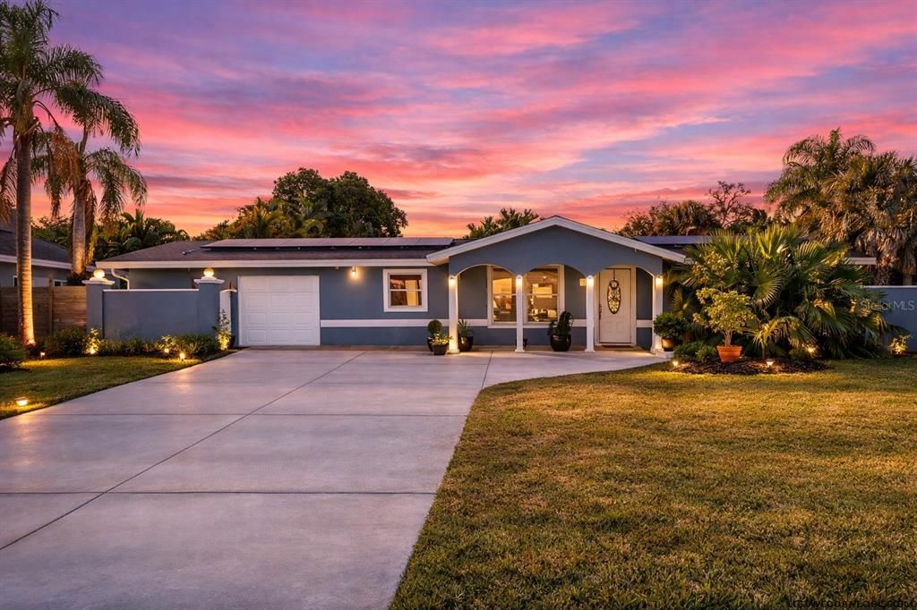 For Sale: $425,000 (2 beds, 2 baths, 1246 Square Feet)