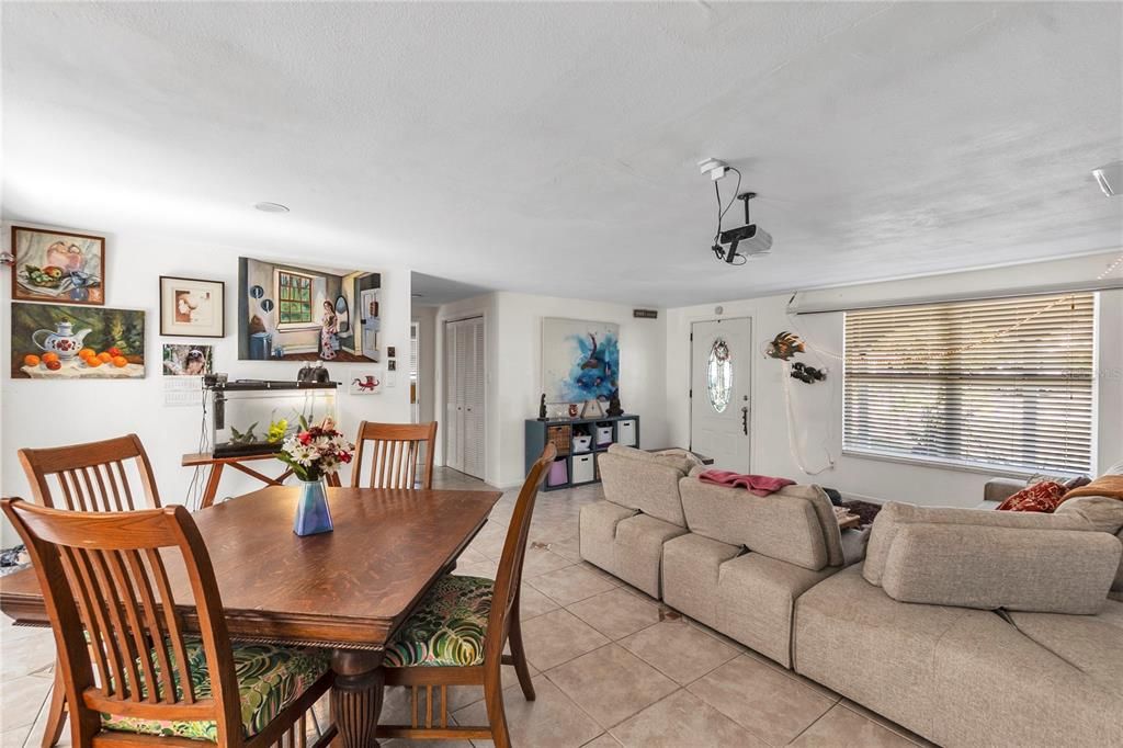 For Sale: $425,000 (2 beds, 2 baths, 1246 Square Feet)